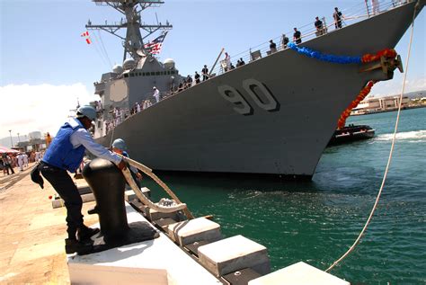 U.S. Navy sailors handle lines for the guided-missile destroyer USS ...