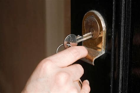 How to Hide a Key Outside Your Home - Deep Sentinel