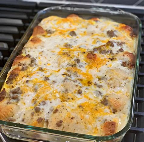 Biscuits and Gravy Breakfast Casserole | Grandma's Things