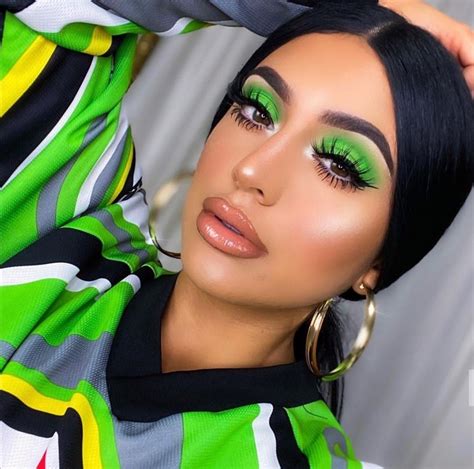 Bright Green Eyeshadow Look | Green eyeshadow look, Green makeup, Makeup trends