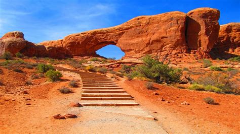 Beautiful Red Rock Arches National Park Utah Usa Hd Desktop Wallpaper 2560x1440 : Wallpapers13.com