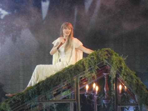 Taylor Swift Switches Out Songs and Costumes for Night 2 of Eras Tour ...