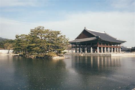 Traditional Shrine Near the Lake in Soeul, Korea Stock Photo - Image of ...