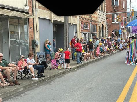 Richwood community turns out for last day of Cherry River Festival | WOWK