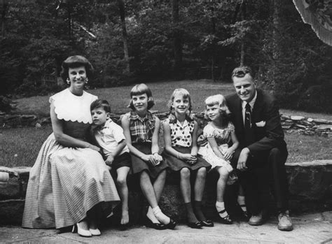 Billy Graham with his family in 1955 #BillyGraham | Billy graham family, Billy graham death ...