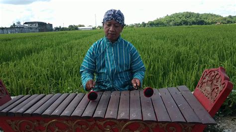 Gambang: Traditional Music Instrument mostly found in Java - YouTube