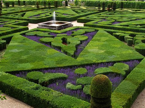 File:French Formal Garden in Loire Valley.jpg - Wikimedia Commons