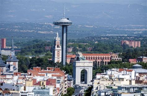 Tres décadas rozando el cielo de Madrid: "El Faro de Moncloa, el mirador con las mejores vistas ...