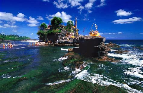 Tanah Lot, One of Favorite Travel Sites in Bali - Traveldigg.com