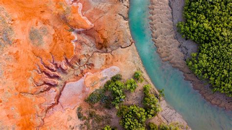 Aerial view of river by dramatic landscape, The Pilbara, Western Australia | Windows 10 ...