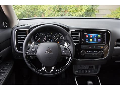 2017 Mitsubishi Outlander Pictures: | U.S. News