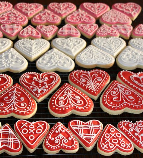 Valentine Heart Cookies Tutorial | Valentine cookies decorated, Valentines baking, Valentine ...