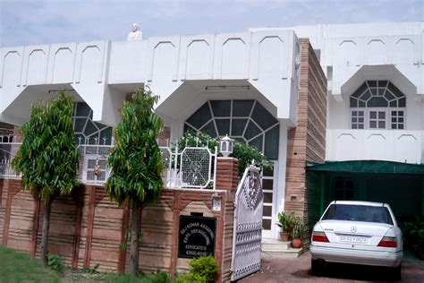 AGGARWAL AND ASSOCIATES (Established 1908-Lahore), : about Kapil Dev ...