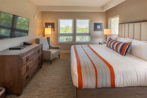 Room & Suite Types | Lakeside Lodge Clemson