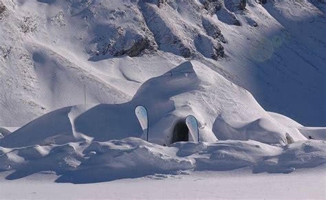 Step Inside This Super Cool, Out Of This World Luxury Igloo Resort • AwesomeJelly.com