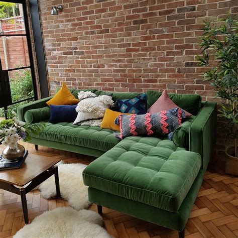 Bukky (@lexden_home) • Photos et vidéos Instagram | Velvet sofa living ...