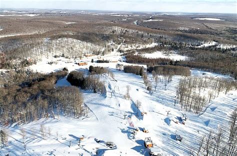 6 Best Midwest Ski Resorts for Families (of 2024)