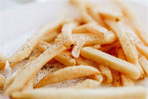 French fries in a paper wrapper - Creative Commons Bilder