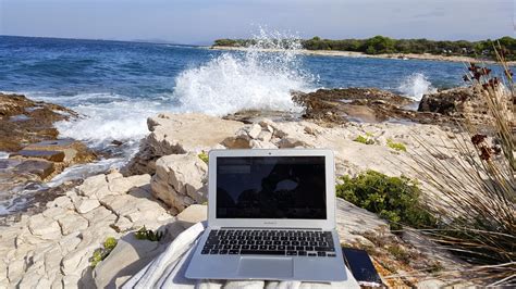 A Digital Nomad Lifestyle - Just A Hype Or Actually A Life Changer ...