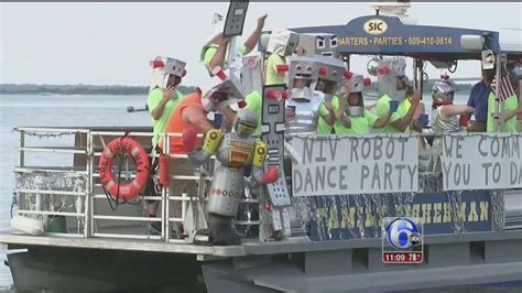 Thousands turn out for 'Night in Venice' boat parade - 6abc Philadelphia