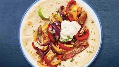 Quick & Easy Spicy Pepper & Chicken Wrap Recipe | Hellmann's US