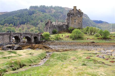 Eilean Donan Castle -Clan Mackenzie Stronghold Stock Photo - Image of building, bridge: 249807604