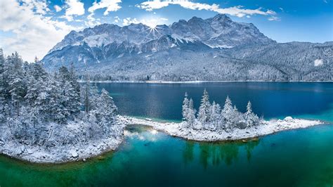 Braxen Bay on Lake Eibsee near Grainau against Zugspitze, Werdenfelser ...