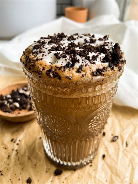 Copycat Starbucks Mocha Cookie Crumble Latte – The Kelly Kathleen