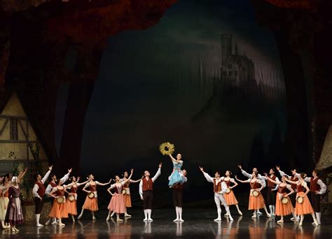 Ballet Dancers Fleeing Ukraine Find New Stage in Romania | Balkan Insight