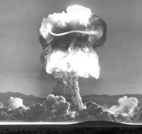 Nuclear Bomb Test, The Nuclear Age, First Atomic Bomb, Nuclear War, Nuclear Apocalypse, Bomba ...