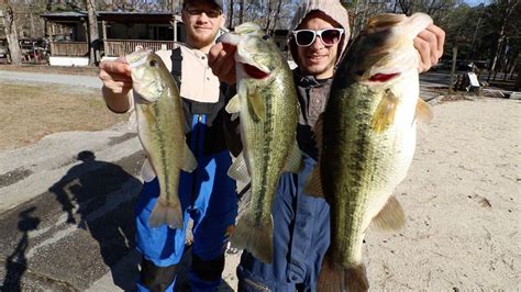 Late Winter Bass Fishing on Lake Gaston... Caught a STUD! - YouTube