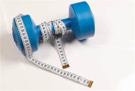 Dumbbell with measuring tape - Creative Commons Bilder