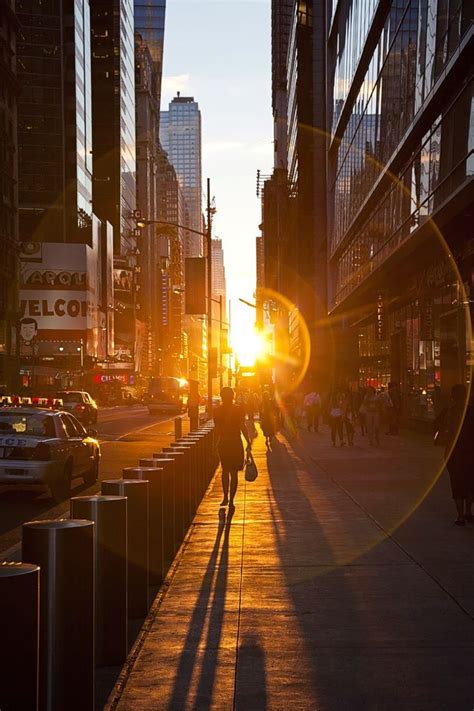 Lumière / contre-jour / soleil / soir / ville / street / building ...