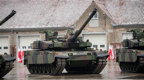 Poland presents its new K2 Black Panther tanks to curb Russia’s ambitions