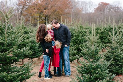 Christmas Tree Farm Family Pictures - Mae Photo