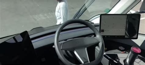 YouTuber Takes Us Inside The Cabin Of The Tesla Semi (Video) - CleanTechnica