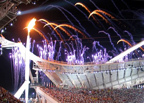 File:Olympic flame at opening ceremony.jpg - 维基百科，自由的百科全书