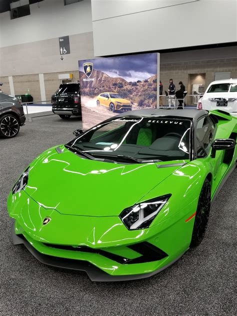 Lime-Green Lamborghini Aventador at the 2019 Portland Autoshow [OC] : r ...