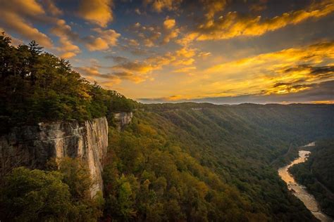 Endless Wall Trail at sunrise, New River Gorge, West Virginia Matt ...