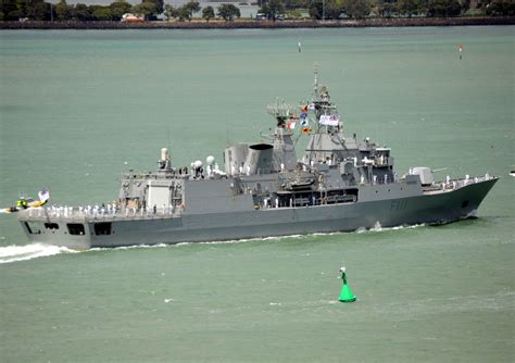 New Zealand Fleet Review Photos by Chris Sattler. RNZNS Te-Mana. | Naval history, Royal navy ...