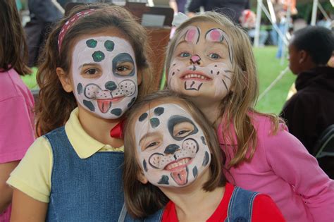 File:Face paint girls.jpg - Wikimedia Commons