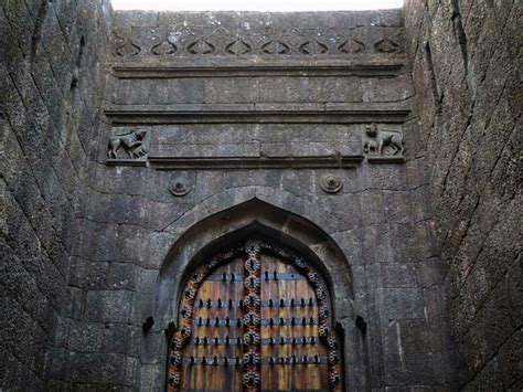 Pin on Raigad Fort | Ancient indian architecture, Art and architecture ...