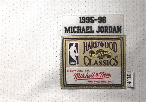 Celebrate Chicago Bulls 72-10 Season with Michael Jordan's 1996 Finals ...