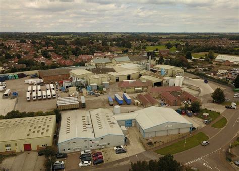 Banham Poultry: Firm faces criminal investigation over smell - BBC News