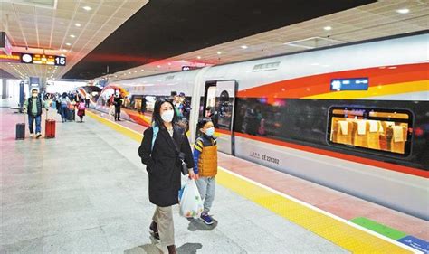 Metro extends service hours for holiday rush_Photo News-Shenzhen ...