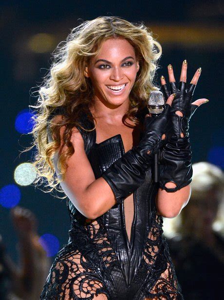 Beyonce's 25 Best Moments (And Faces) From The Super Bowl Halftime Show ...