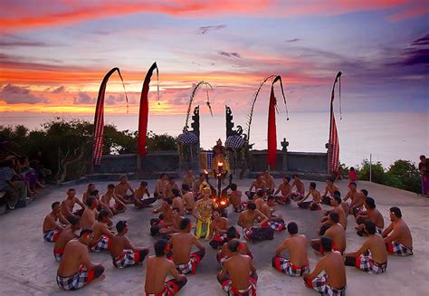 Tari Kecak: Sejarah, Asal Usul dan Gambar Pertunjukan Terbaru