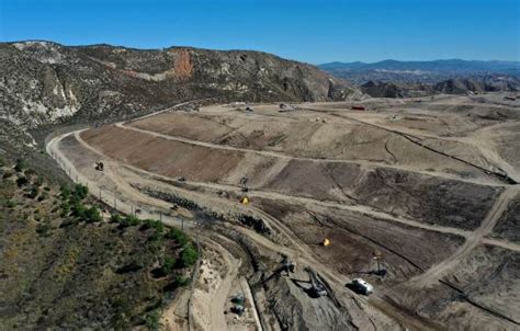 Castaic landfill needs to make 15 fixes to stop noxious odors, state ...