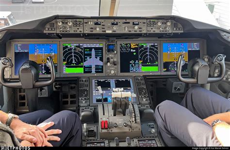 Boeing 787 Cockpit