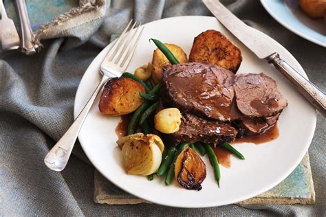 Roast beef with Yorkshire puddings and red wine gravy